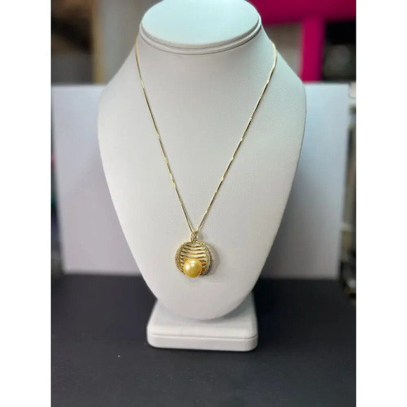 Golden yellow cultured pearl pendant in gold over sterling silver with chain - Picture 8 of 11